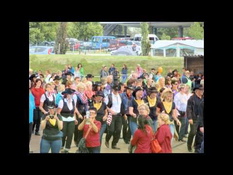 CARP PIPER Line Dancer zum  Weltrekord 2015 Wurzen Tag der Sachsen - Einzug - Eintanzen