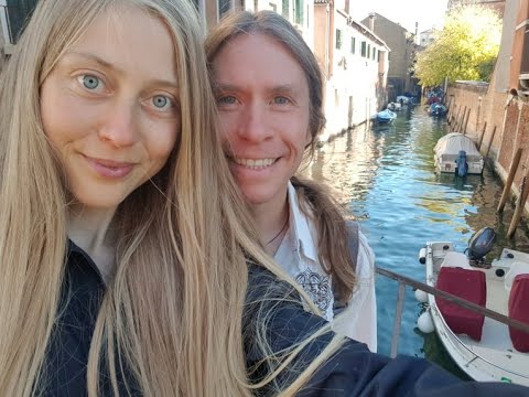 Rawfood couple travelling around in Venice- What we eat in a day!