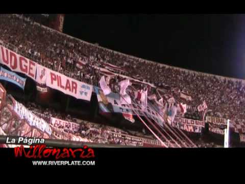 "Te alentaré hasta la muerte" Barra: Los Borrachos del Tablón • Club: River Plate