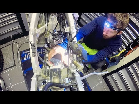 How to change piston on a Yamaha YZ 450 F 003