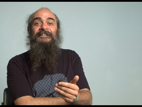 "Akhtsik Er un Zibetsik Zi (He at 80, She at 70)": An Example of Psoy Korolenko's Multilingual Songs