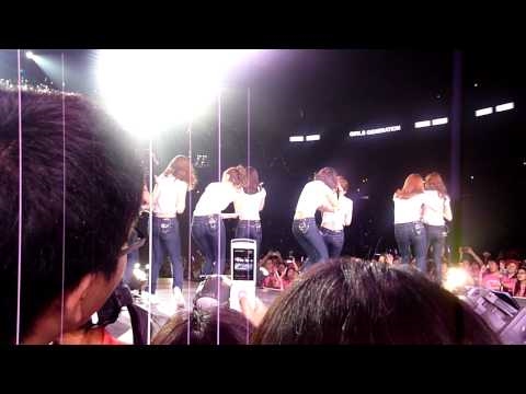 [SMTOWN 2010 - LA] SNSD 소녀시대 - GEE (plus Lucifer ending XD) [100904]