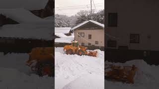 ミツ部屋から除雪機行き透かし大雪や除雪車雪透かし