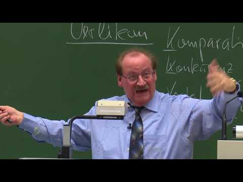 Herr Prof. Dr. Weiber erklärt die BCG - Vier Felder Matrix