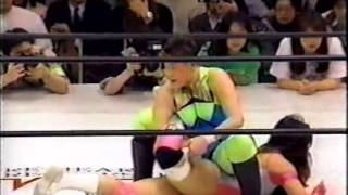 Download lagu Dynamite Kansai & Mayumi Ozaki vs Yumiko Hotta & Takako Inoue 1/15/93 mp3
