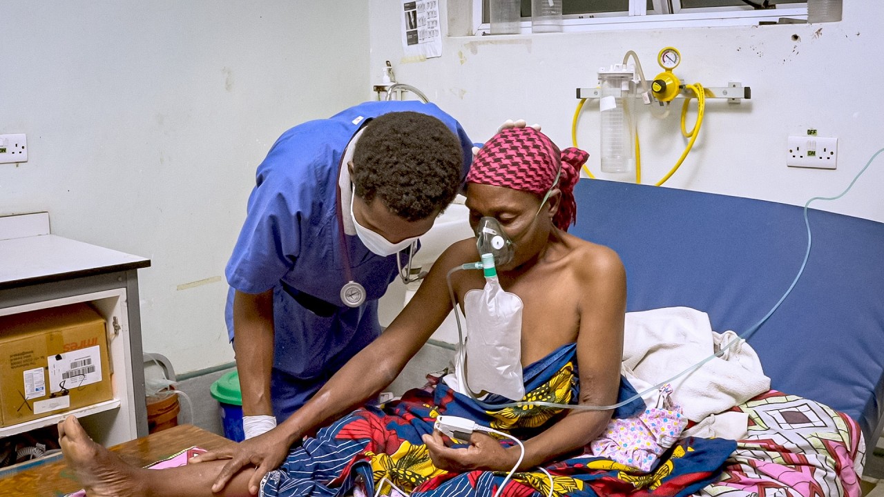 Giving Oxygen - Emergency Care Series