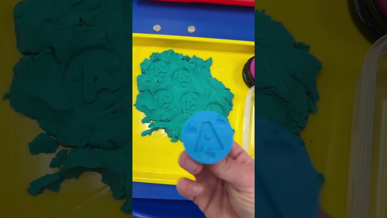 Explore the letter ‘A’ at our hands-on, multisensory letter table! This independent, free-choice