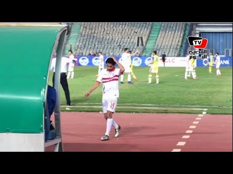 جماهير الزمالك تحي أيمن حفني على طريقتها الخاصة عقب استبداله في مباراة الأسيوطي