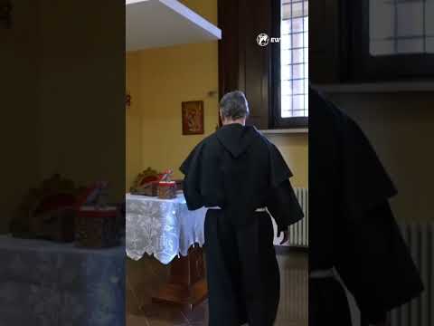 🎥🙏🏻 | Tysiące pielgrzymów odwiedzają grób bł. Carlo Acutisa na kilka dni przed jego kanonizacją