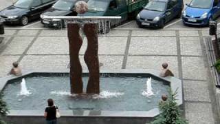 preview picture of video 'Krotoszyn - fontanna na rynku - czerwiec 2009 r.'