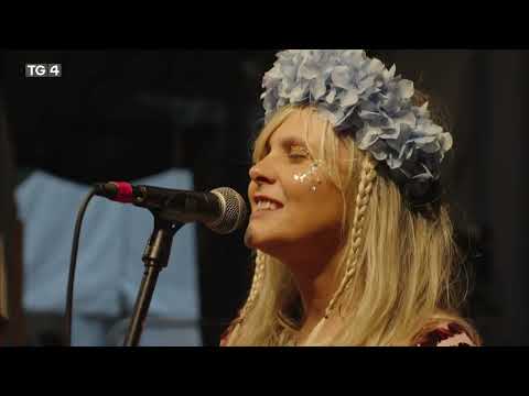 Piaras Ó Lorcáin & Blaithín Mhic Cana | Beo ón Electric Picnic | TG4
