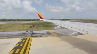 Southwest Airlines Boeing 737-MAX8 landing in Cancun