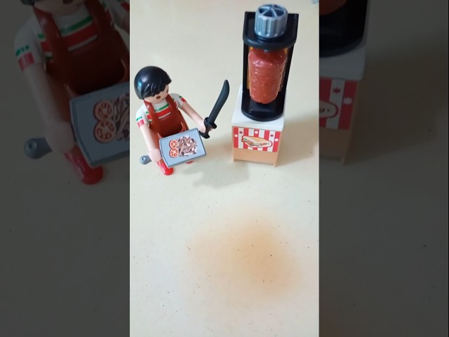 Vídeo relacionado con PLAYMOBIL MyLife Promo Pack 71649 Set Primera Infancia, Incluyendo Cinco Figuras, Torre de Juegos, tobogán y Muchos Accesorios adorables, Juguetes para niños y niñas a Partir de 4 años