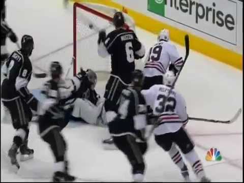 Jonathan Toews scores a nice goal against Jonathan Quick