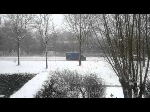 Met de auto in de Sneeuw met  Opgezwolle Ft Typhoon , BlaBla ,James & Jelle - Verre Oosten Remix