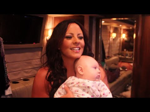 Sara Evans - Simply Sara - Milly Goes On Tour: A Webisode