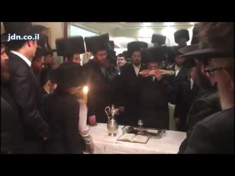 Seret Viznitz Rebbe Making Havdalah In London - Teves 5777