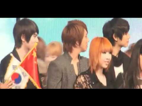 Yonghwa is looking at Seohyun.