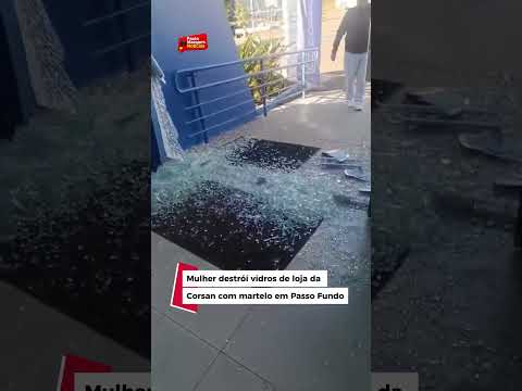 Mulher destrói vidros de loja da Corsan com martelo em Passo Fundo