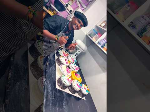 Today cakes 😋😋😋