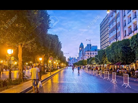 Caminhando na chuva de inverno em Túnis - Habib Bourguiba Blvd