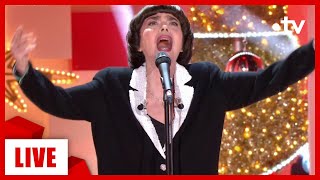 Mireille Mathieu interprète &quot;Paris en colère&quot; - Vivement Dimanche 04 décembre 2022