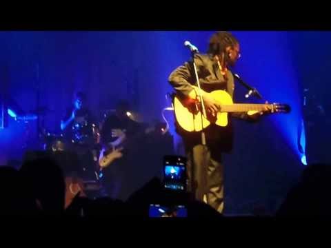 E Sy Kennenga- Un truc de Fou-La Cigale Paris-01/11/11