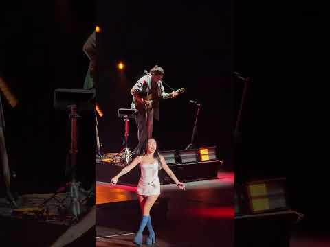 NICKI NICOLE CANTA LA PARTE DE TRUENO EN "MAMICHULA" | MOVISTAR ARENA 13/12/2023