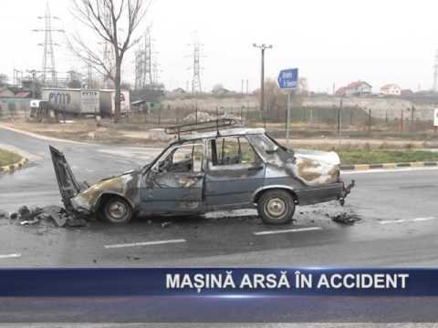 Maşină arsă în accident