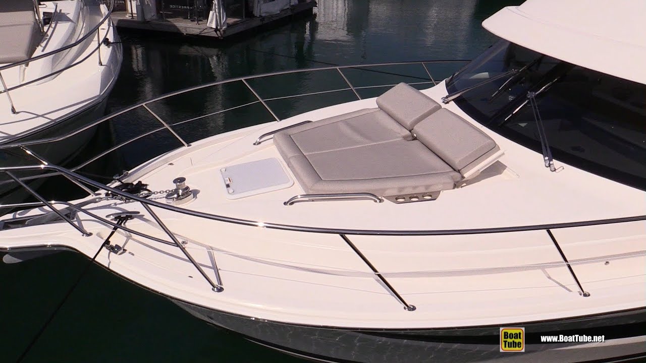 Riviera 39 Open Flybridge Yacht - Walkaround Tour - 2020 Miami Yacht Show