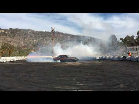 Rusty V6 Commodore Burnout @ Stawell