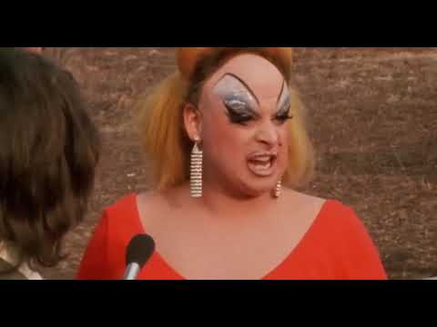 Pink Flamingos, του [[#John Waters [Τζων Ουότερς]#]] (1972) – Σκηνή: Filth are my politics!