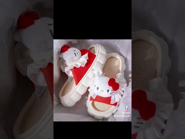 Vídeo relacionado con Hello Kitty Pantuflas blancas | Calzado suave para interiores con orejas y lazo en 3D | Diseño con carita de personaje de dibujos animados para mujer suaves para estar en casa