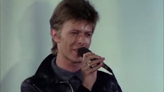 David Bowie introduces Devo | Max&#39;s Kansas City | New York City | 14 November 1977