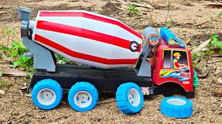 Searching for and assembling large cement mixer trucks, telolet buses, wobbly trucks, excavator b...