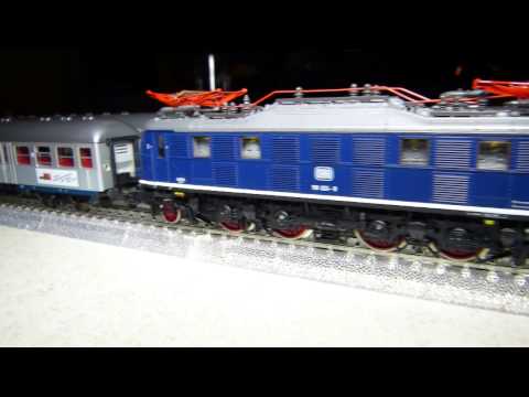 29. Stummi-Treff WN,  10 - BR 218 143-6 (Trix 22234) mit Nahverkehrszug gefolgt von BR 118 024-9