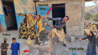 Download lagu Living in chaos: The husband resists the plots of the evil second wife and protects the first wife mp3 Download lagu Living in chaos: The husband resists the plots of the evil second wife and protects the first wife mp3