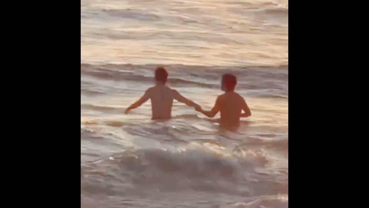 【BTS/VMIN】クオズが海で一緒に手を繋いで波で遊ぶ姿😭🤝🌊編集してなるべく見えるようにしました👼🏻⚰️