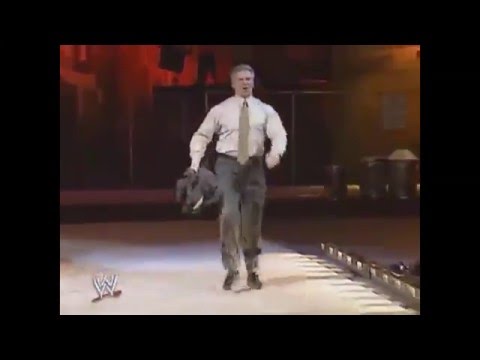 Vince McMahon shreds his quads - WWE Camp edition