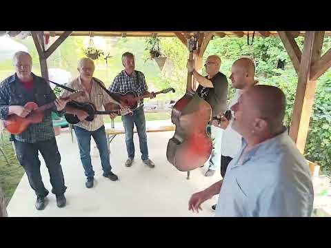 Tamburaši United - Netko sasvim treći