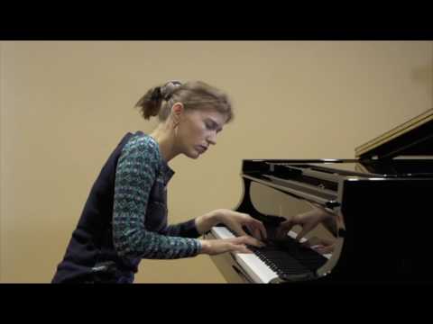 Anna  plays Prelude of Johann Sebastian Bach BWV 846