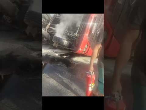 Caminhão perde o controle e tomba na entrada de Couto de Magalhães