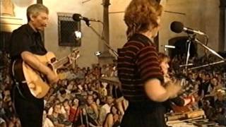 KLÍČ: Lou z Lille (koncert na nádvoří zámku v Telči, červenec 1998)