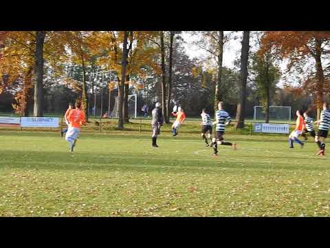 Eindse Boys hebben weer geluk. Lekker schot Joeri net over de lat.