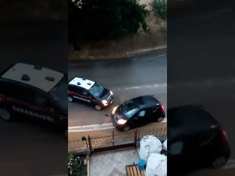 Spaventa passanti e provoca frontale coi carabinieri