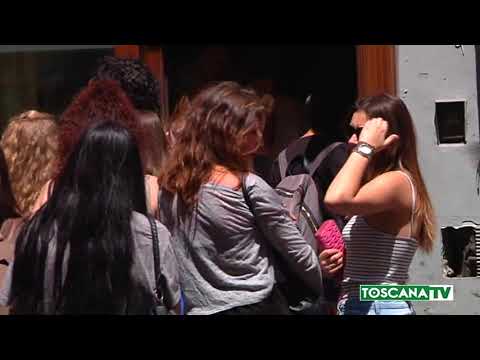 2018-08-21 FIRENZE - TURISTI PICCHIANO UN NEGOZIANTE IN VIA DEI NERI