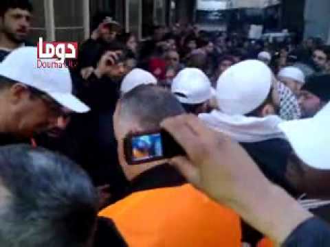 زيارة لجنة المراقبين العرب لإحدى المشافي في مدينة دوما في ريف دمشق في جمعة "الزحف إلى ساحات الحرية"