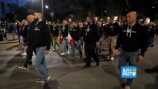 Milano, il corteo per Ramelli sfila tra i tricolori: dal balcone parte «Bella Ciao»