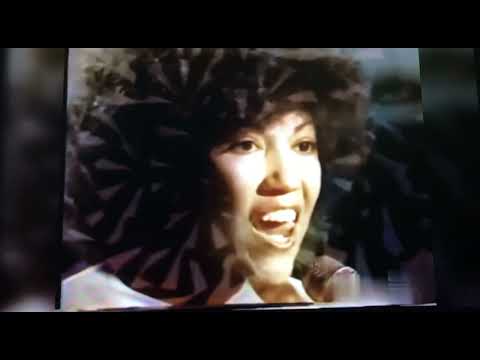 Linda Lewis - ROCK A DOODLE DOO - TOP OF THE POPS 6/7/73 with Shirley Lewis in the background 🥰