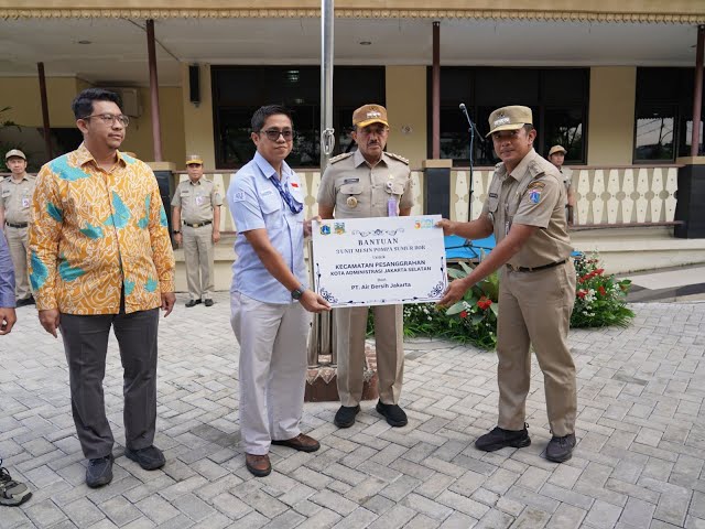 KECAMATAN PESANGGRAHAN TERIMA 6 POMPA SUMUR BOR